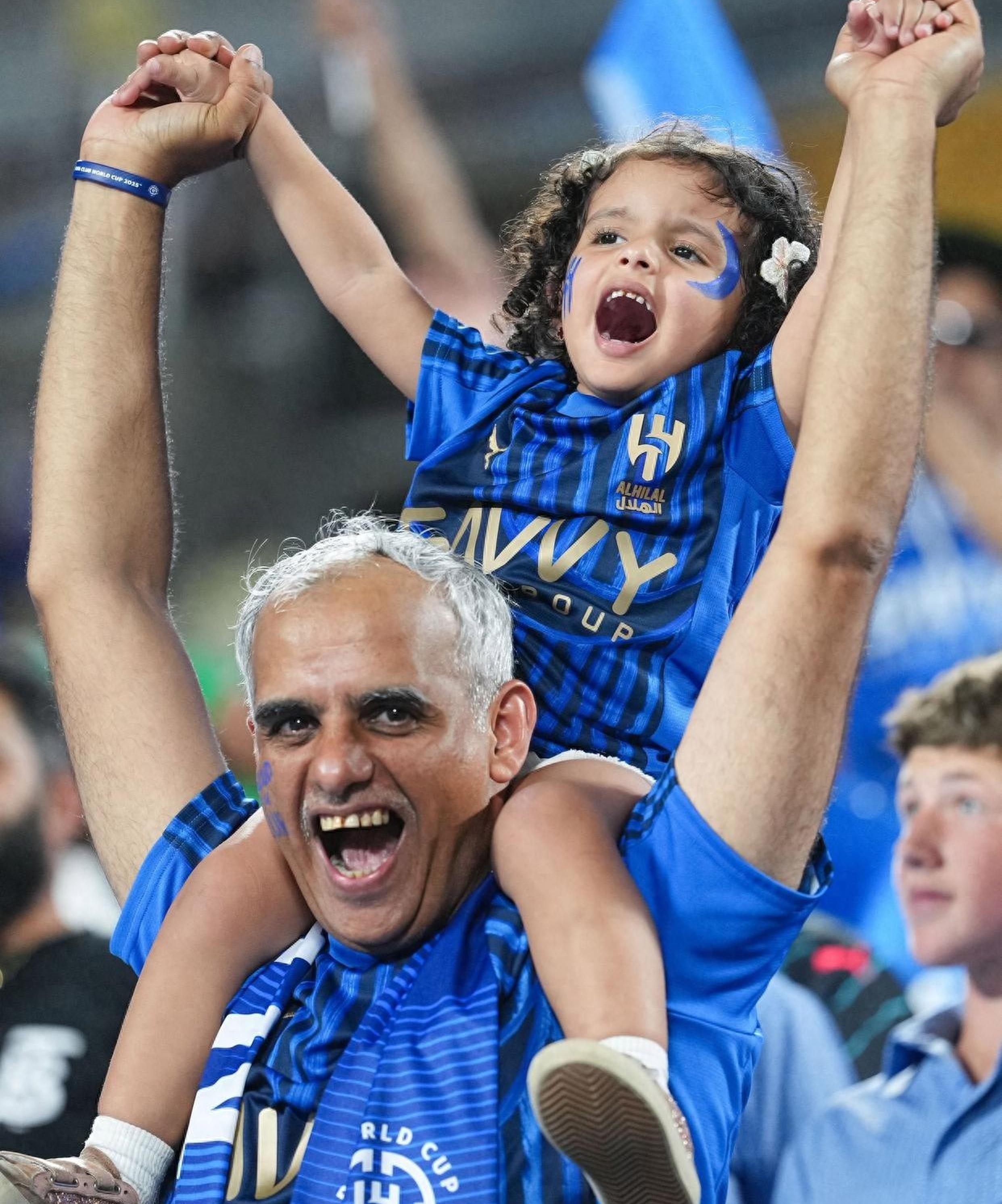  利雅得新月四强战血战曼城，苏炳添砍下6记关键球，全场沸腾